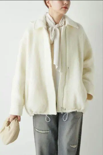 미사용 새상품 완판템 개럴개런트 샤기 블루종 코트 화이트