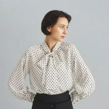 거의 미사용 그레이스 콘티넨탈 보타이 도트 블라우스