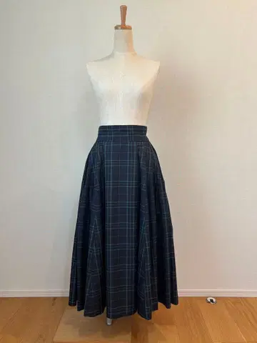 [ 새상품급 ] JENNE 타탄 체크 턱 플레어 스커트 L