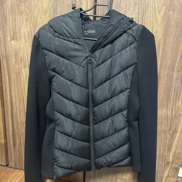 ZARA 블랙 다운 자켓 S 사이즈