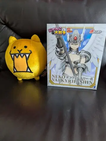 NEKO 발키리 진 피규어와 봉제 인형 세트