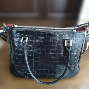 LA BISSONE 블랙 크로커다일 무늬 핸드백