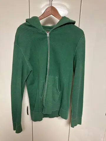 BARNS 그린 컬러 후드 부착 후드티 69/65 프린트