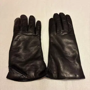 시착만 한 이탈리아제 블랙 가죽 장갑