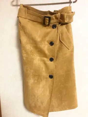 저스길리티 스웨이드 트렌치라이크 타이트 스커트 2 머스타드