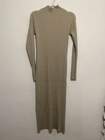 LARUTA 베이지 롱 원피스