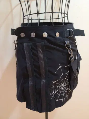 [Ozz On] hikozoh 거미줄 자수 블랙 미니 스커트