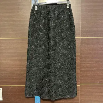 Mila owen 플라워 튤 패브릭 타이트 스커트 블랙