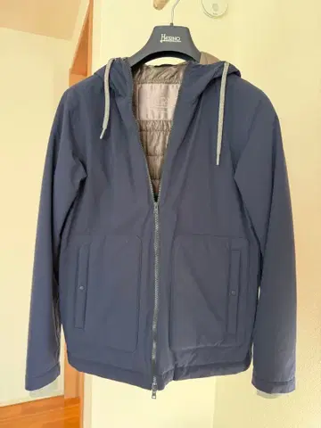 Herno Resort 후드 부착 패딩 자켓 네이비 패커블