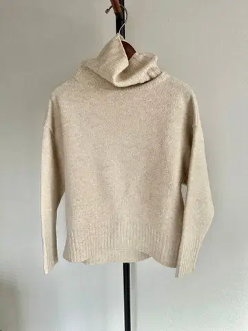 [ 미사용 새상품 ] So close 베이지 터틀넥 스웨터 M 울