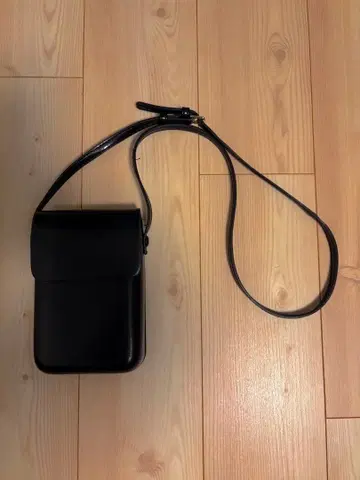 블랙 가죽 숄더백