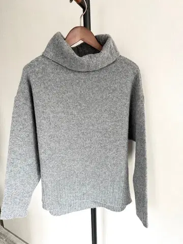 [ 새상품급 ] So close 그레이 터틀넥 스웨터 M 울 그레이