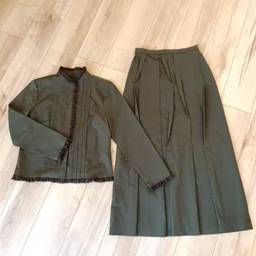 그랑사쏘 / 프릴 달린 수트 / 올리브색 얇은 소재 M