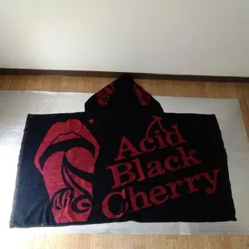 Acid Black Cherry 후드 부착 타월