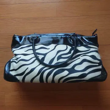 제브라 패턴 토트백