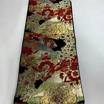 아름다운 꽃무늬와 물결무늬의 후쿠로 오비