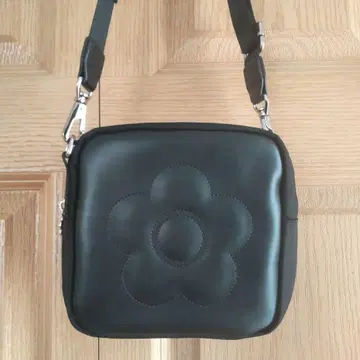 마리콴트 MARY QUANT 숄더백 꽃무늬 블랙