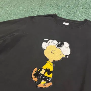 [ 새상품급 ] 그라니프 x PEANUT 콜라보 스누피 맨투맨