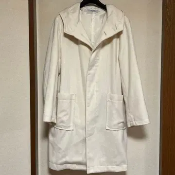 titivate 화이트 컬러 후드 부착 코트