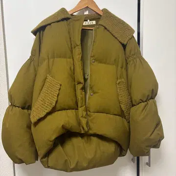 PINUE 올리브 그린 다운 자켓