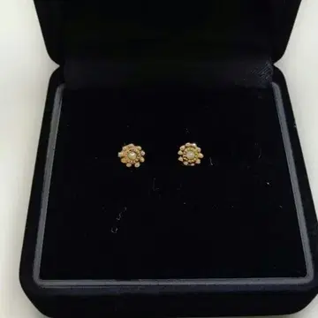 양귀비 펄 플라워 모티브 귀걸이