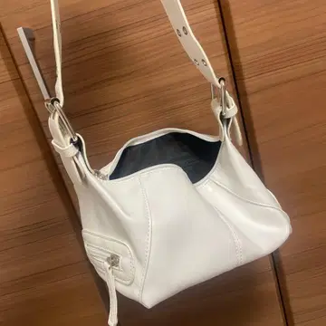 화이트 가죽풍 숄더백