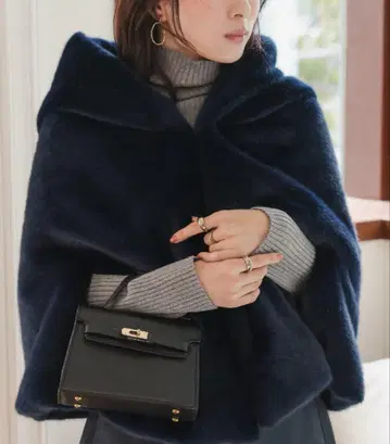 고베 레터스 퍼 케이프 망토