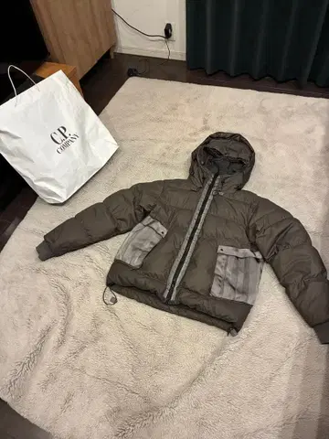 C.P. COMPANY 고글 포함 다운 자켓