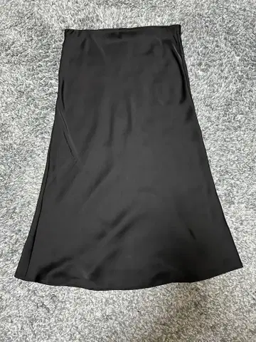 ZARA 새틴 미디 스커트