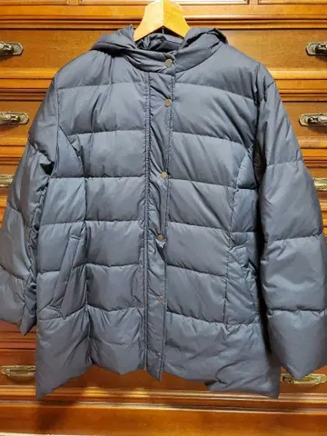 다크 블루 후드 부착 다운 자켓