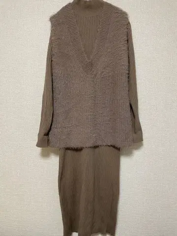 LARUTA 리브 니트 원피스 x 페더 베스트