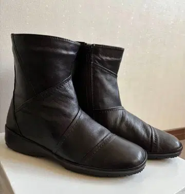 [ 새상품 ] neue diffusion 블랙 가죽 숏부츠 지퍼 포함