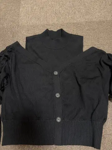 LILY BROWN 블랙 오프숄더