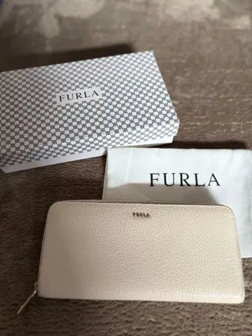 FURLA 화이트 가죽 장지갑