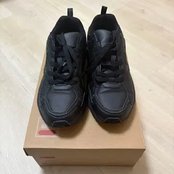 FILA FIELDAGE 블랙 스니커즈