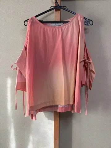 KLOKE 핑크 그라데이션 오프숄더 S