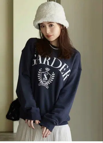 SNIDEL 엠블럼 로고 맨투맨