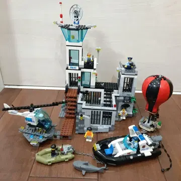LEGO 시티 60130 경찰서 세트
