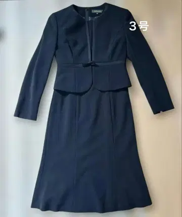 블랙 수트 자켓과 스커트 세트