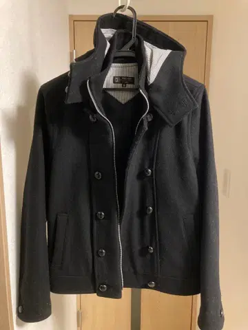 미셸 크라운 블랙 더블 브레스트 피코트