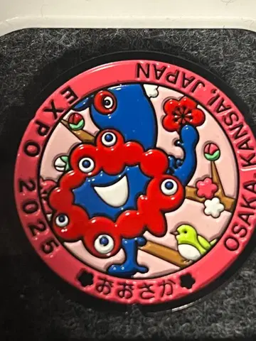 오사카 만박 미야쿠미야쿠 핀 배지 맨홀 핑크