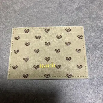 베이지 하트 무늬 카드 케이스