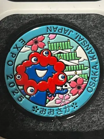 오사카 만박 미야쿠미야쿠 핀 배지 맨홀 블루
