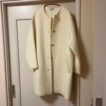 아이보리 퀼팅 자켓