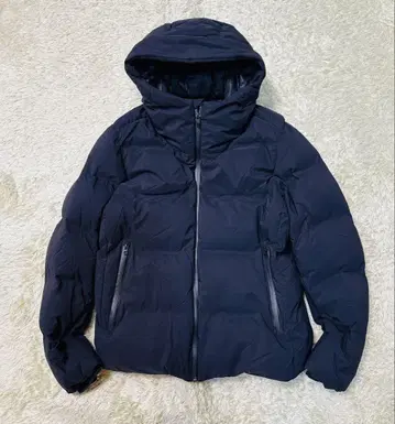 유니클로 (UNIQLO) 심리스 다운 후드티 방수 블랙