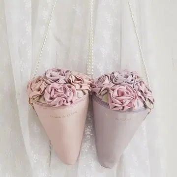 꽃 모티브 콘형 숄더백