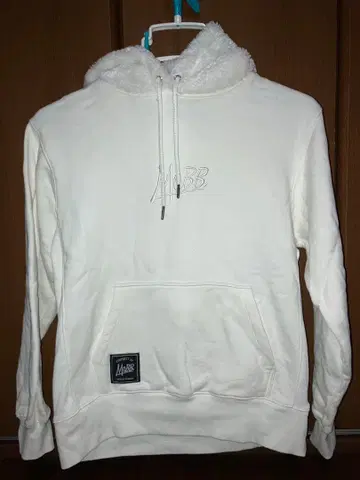 MOBB 화이트 보아 후드 후드티