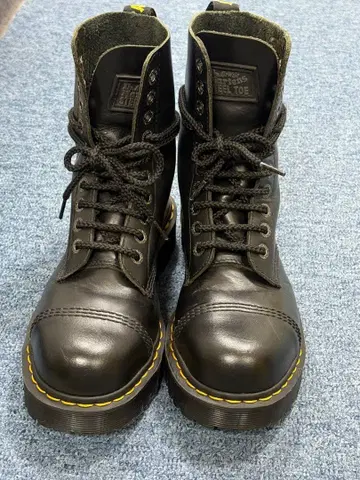 [ 새상품급 ] 닥터마틴 10홀 사이즈 UK6 스틸토
