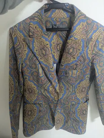 JUNKO 페이즐리 무늬 테일러드 자켓