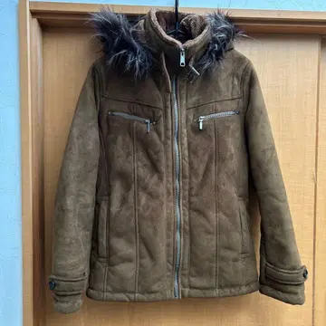 브라운 퍼(fur) 장식 스웨이드풍 자켓